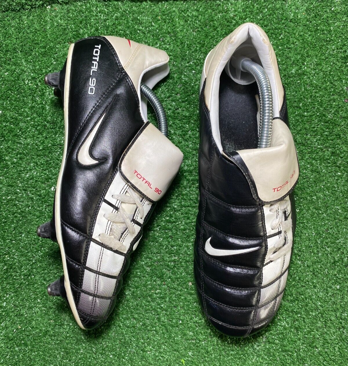 MINT 2002 Nike Total 90 II III Black White SG FG 10.5 US ACC MINT 2002 Nike Total 90 II III Black White SG FG 10.5 US ACC