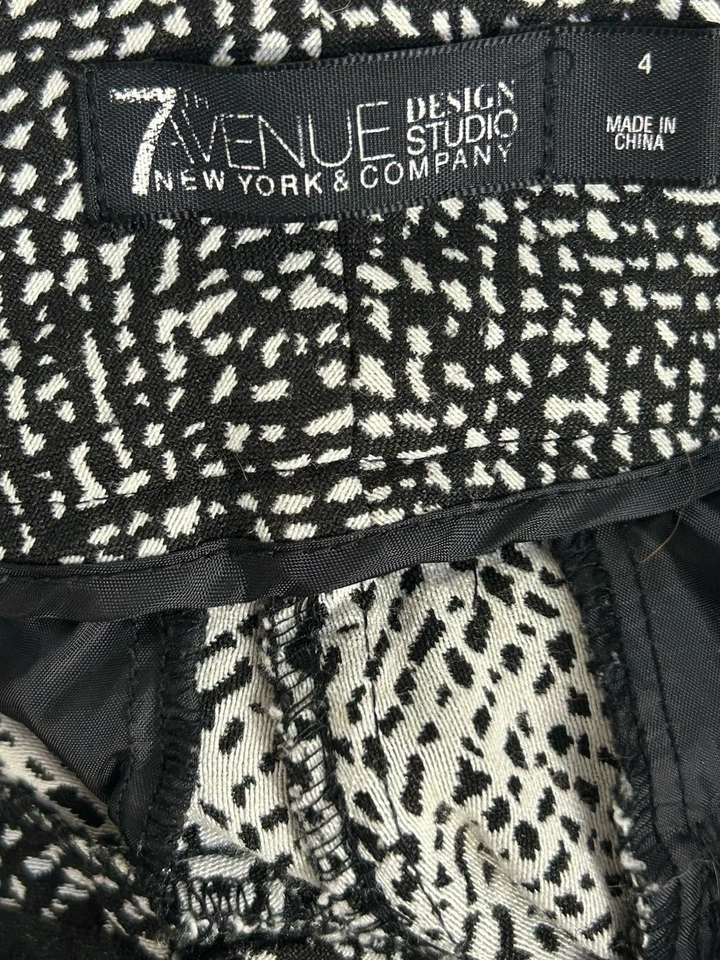 Calça elástica feminina 7th Avenue New York & Co preta/branca, tamanho 4. 3P - Imagem 3 de 4