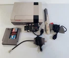 Y-170 VTG NINTENDO ENTERTAINMENT SYSTEM CONSOLE BUNDLE-CONTROLLER, GAME, GUN, +!