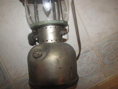 Coleman 242B   NICKEL BASE Lantern  Green Vent Cap