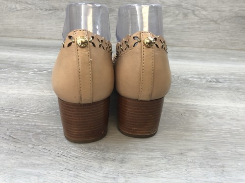 Zapatos de salón de vestir Michael Kors Thalia para mujer de tacón de cuero tostado con tachuelas de 9 bloques - Imagen 3 de 12