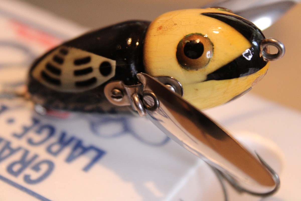 Heddon Crazy Crawler 2100 BWH Raised Zinc Eye Version Heddon Crazy Crawler 2100 BWH Raised Zinc Eye Version