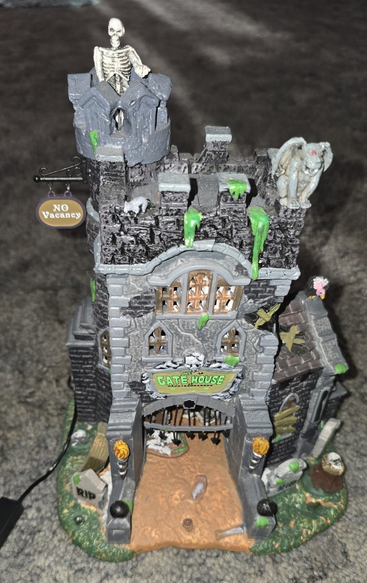Lemax Spooky Town The Gate House At Haunted Meadows 45663