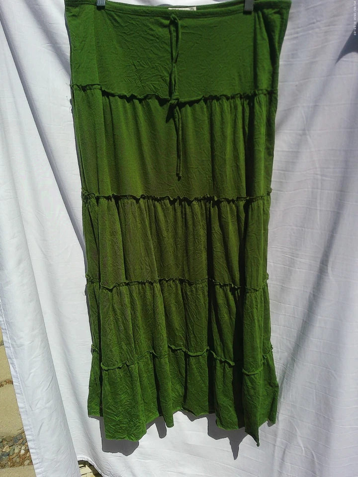 FALDA MUJER 6 GRADOS GRANDE VERDE GASA 4 NIVELES Foto 4 de 4