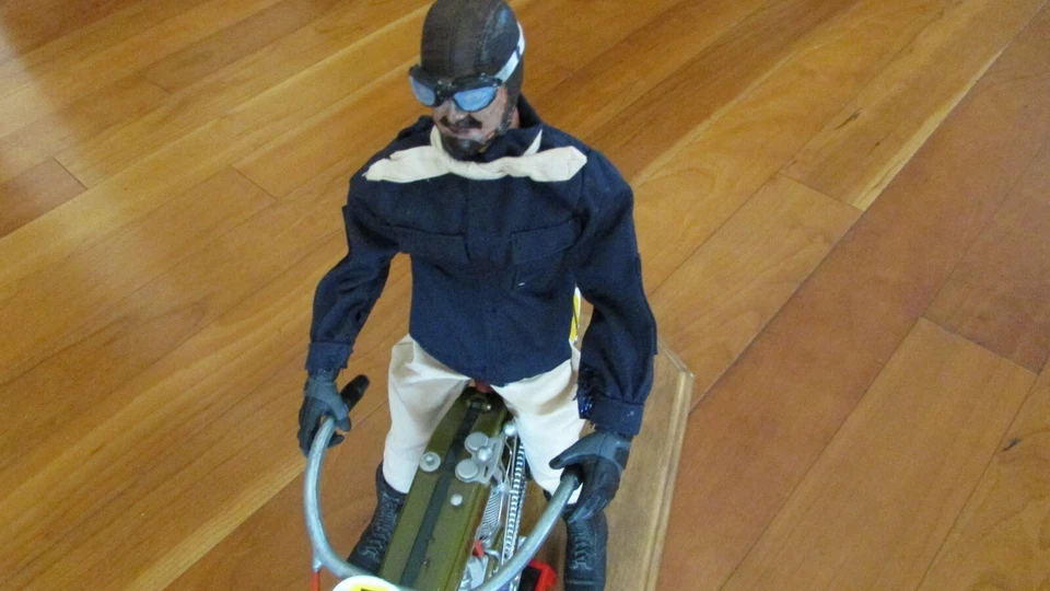 Harley Davidson V 1917 doble tabla pista corredor motocicleta y piloto de lujo 1:6  Foto 3 de 4