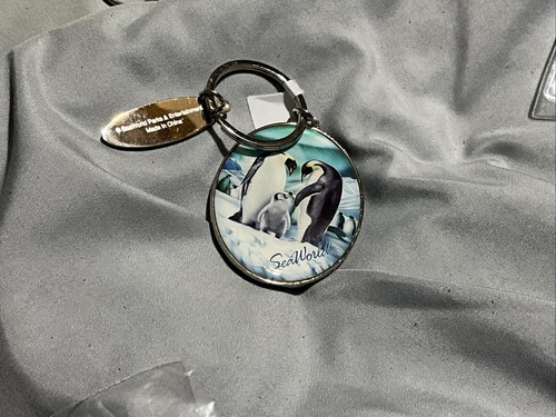 SEAWORLD REUSABLE BAG,BUNDLE NECKLACE, SHIRT PINS, KEYCHAIN, POUCH,PLUS MORE NEW - Picture 17 of 24