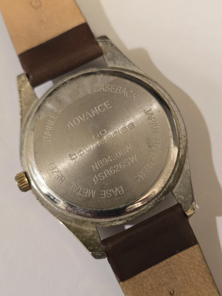 Reloj de cuarzo para hombre No Boundaries con correa de cuero de piel de becerro Foto 3 de 4