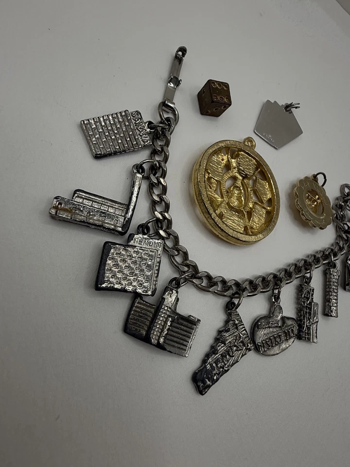 Lote de 5 colgantes vintage con encanto de juego de casino de Las Vegas Foto 4 de 4