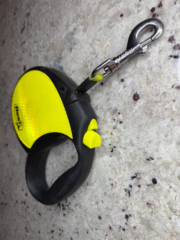 Correa flexible retráctil reflectante de neón para perros medianos a grandes Foto 3 de 3