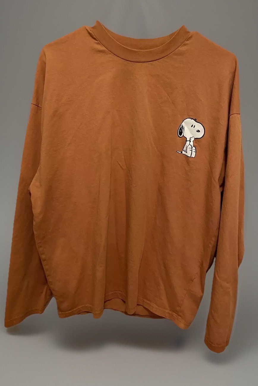 Snoopy Peanuts Graphic Tee for Men Cool Dad Casual Shirt Size Guide Included