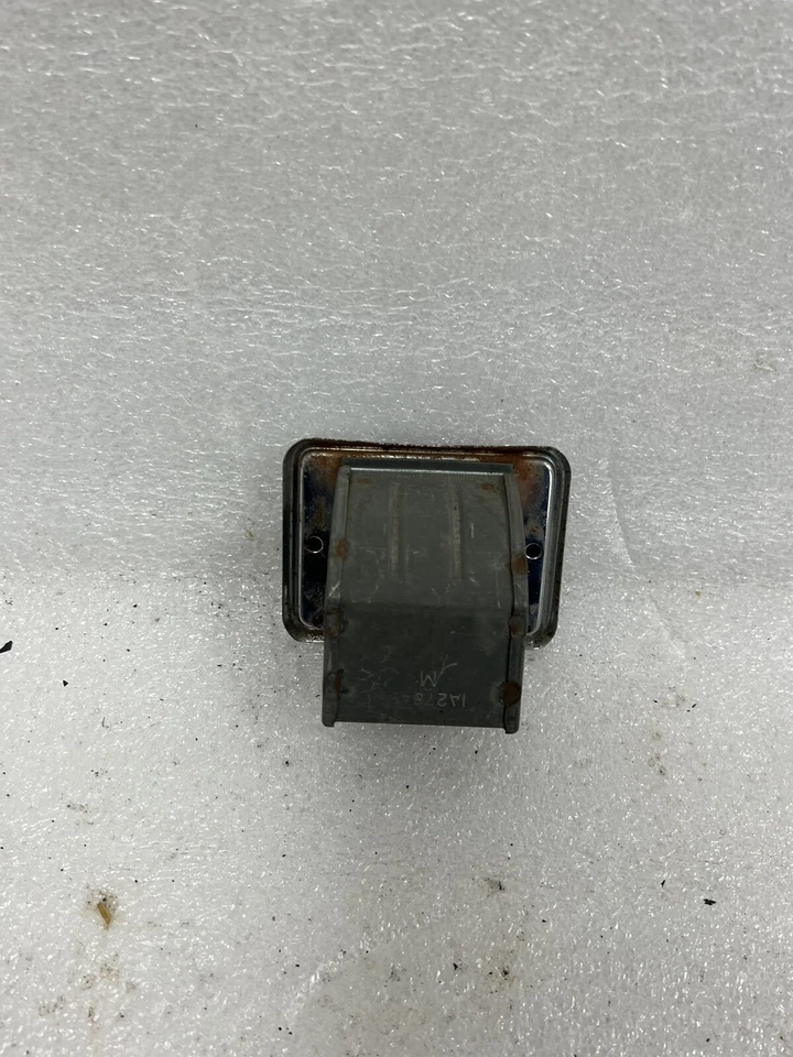 1971-1972 FORD LTD Galaxy Brougham задняя крышка пепельница - Изображение 2 из 3