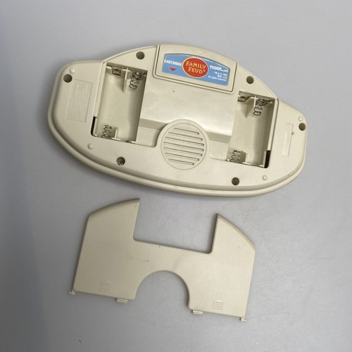 Juego LCD portátil Tiger Electronics Family Feud 1997 vintage - sin libro= - Imagen 6 de 8