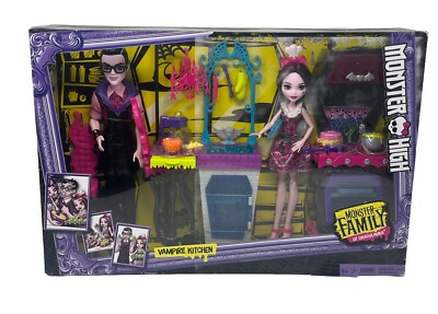 Monster High Family Of Draculaura Vampire Kitchen Playset & Dolls 2016 NISB
