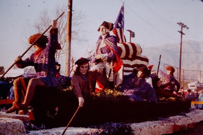 JAN 1976 Rose Parade Float Bicentennial Pasadena California Slide CD-G