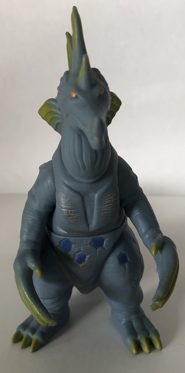 Bandai Ultra Monster Series 500 Zoa Muruchi with live sign