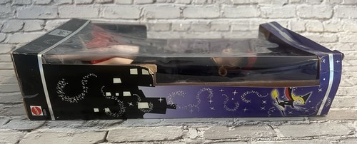 2001 Bewitched Barbie Collector Edition 53510 Samantha NEW In Damaged Box - Picture 5 of 6
