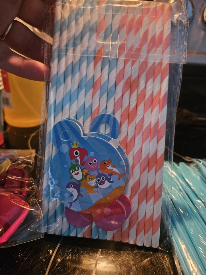PINKFONG Baby Shark Birthday Party Supplies - Image 3 of 4