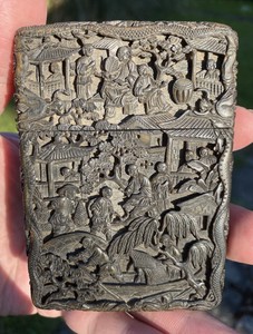 A large super quality early 19th century Chinese carved card case