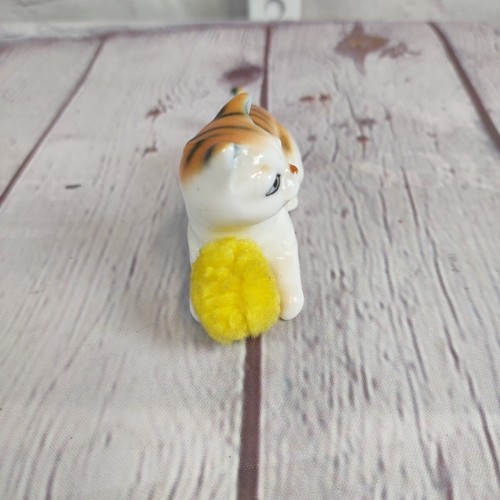 VTG Porcelain Kitschy Kitty Cat Figurine with Yellow Yarn Ball CR-780~TAIWAN - Picture 4 of 6