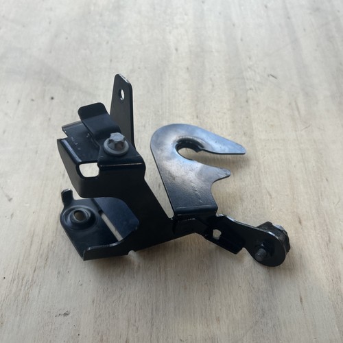 Genuine Mercedes OEM A45 CLA45 radiator cooler bracket right holder A1765200241 - Picture 5 of 13