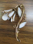 RARE VTG CROWN TRIFARI MILK GLASS FLOWER PIN BY ALFRED PHILLIPE 50's EX COND