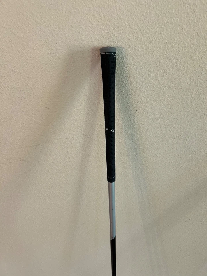 Driver Tour Edge V25 (10*) grafite regular com tampa de cabeça boa (RH) - Imagem 4 de 4