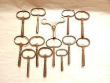 Lot 13 Clés de Pendule ,Clef d'Horloge ,œil de Bœuf  Lot of 13 Clock Keys