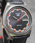 Vintage Seiko 5 automatic day date movement number 7009A japan made Men's Watch.