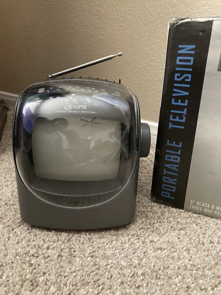 Vintage GPX Portable Black & White AM-FM Radio Three Way Power (TVP3) - Image 2 of 4