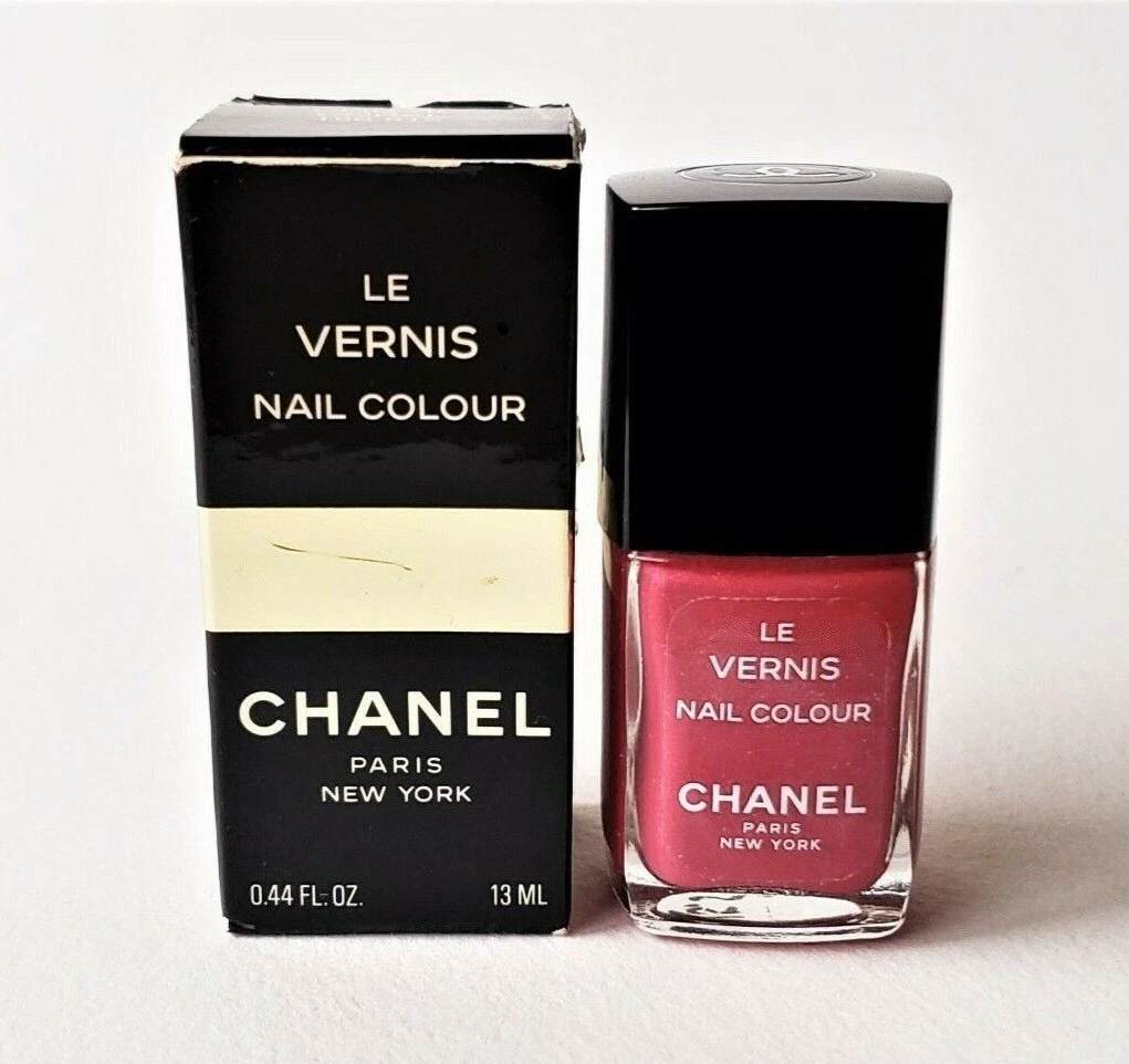 CHANEL Le Vernis Nail Polish CORAIL / CORAL