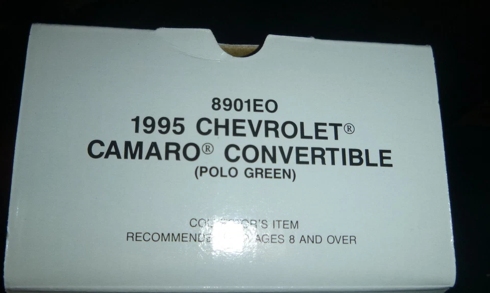 AMT 8901EO 1995 CHEVY CAMARO CONVERTIBLE POLO GREEN MODEL CAR MOUNTAIN - Image 2 of 4