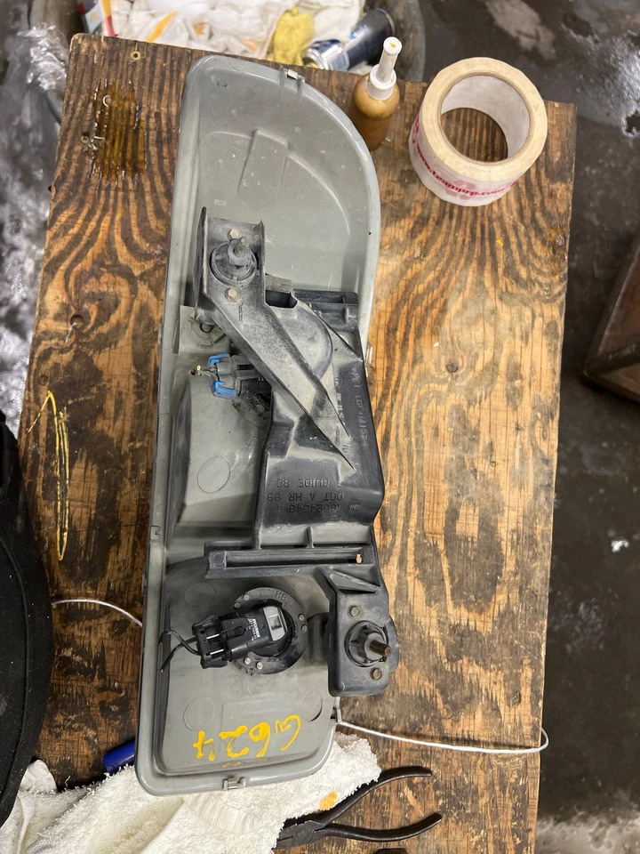 Headlight Lamp Lens GMC SIERRA 2500 Driver 99 00 01 02 03 04 05 06 07 - Image 2 of 2