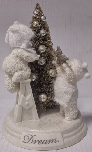 Department 56 Snowbabies 25th Anniversary Dream "Decorating The Tree"-4019978 - Picture 1 of 5