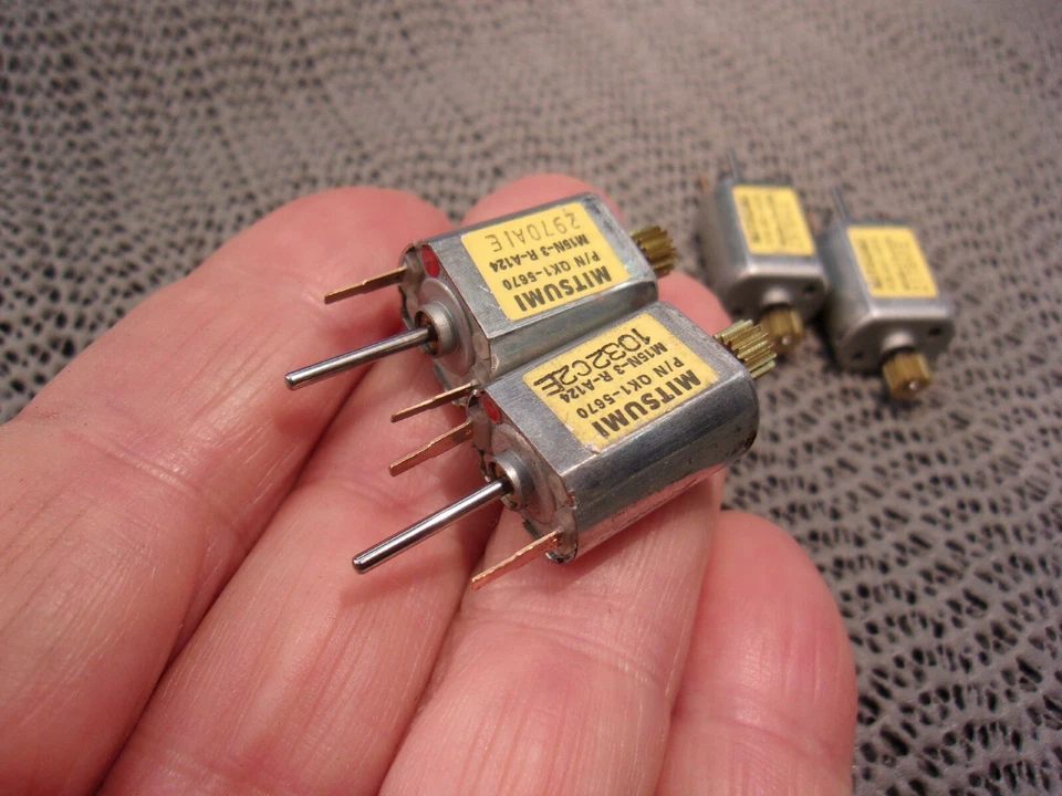 DC Motor 3-12 V, 1 freie Welle + 1 Welle mit Ritzel, Daten siehe ganz unten! - Bild 3 von 4