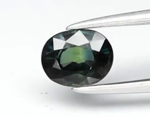 Rare saphir d’Auvergne 0,72 ct 5,7 x 4,5 mm VS saphir ovale vert bleuté - Foto 3 di 3
