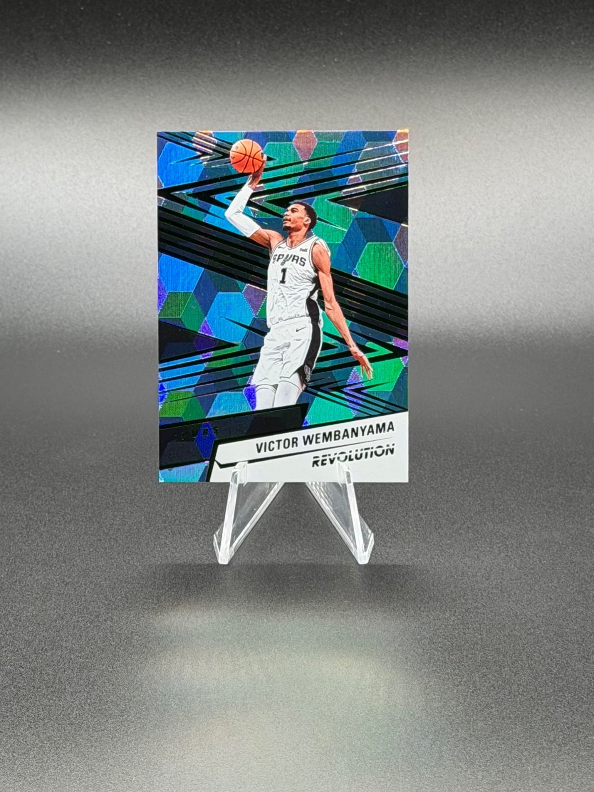 VICTOR WEMBANYAMA 2024-25 Panini Revolution #79 Cubic 16/50