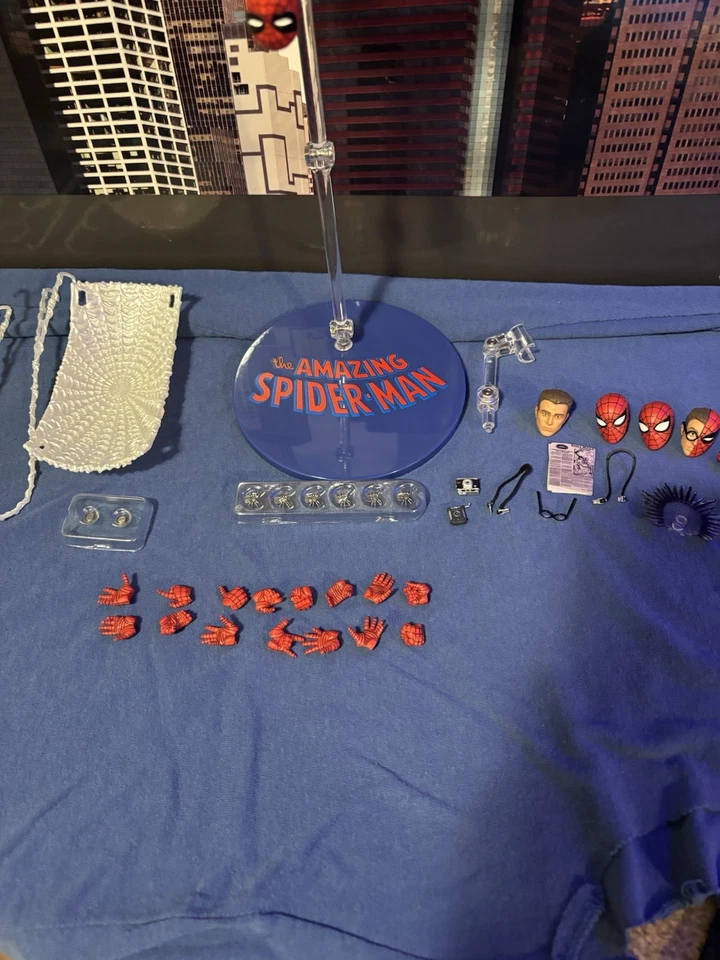 Mezco 1:12 Amazing Spider Man. COMPLETO. Solo falta caja original Foto 3 de 4