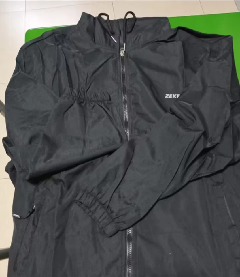 Men Hooded Waterproof Jacket Size XL - Image 2 of 3