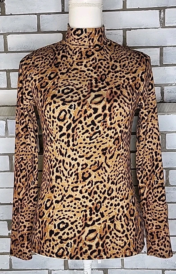 ☆ Top No Boundaries Junior’s Manga Larga Cuello Simulado Estampado Guepardo Mediano Foto 2 de 4