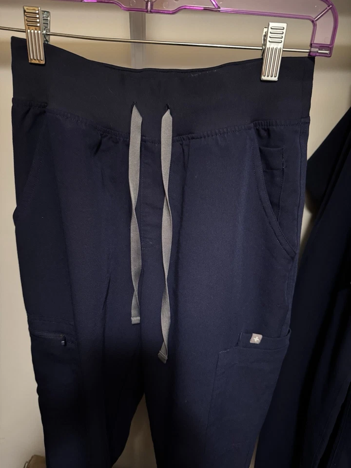 Pantalones exfoliantes ajustados FIGS Yola para mujer talla XS azul marino Foto 2 de 4