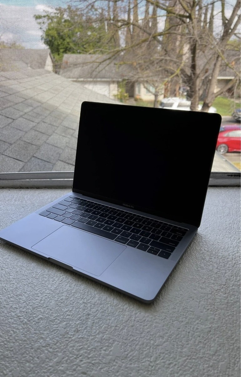 Apple MacBook Pro 2017 13.3 Inch 128 GB BRAND NEW OPEN BOX Apple MacBook Pro 2017 13.3 Inch 128 GB BRAND NEW OPEN BOX