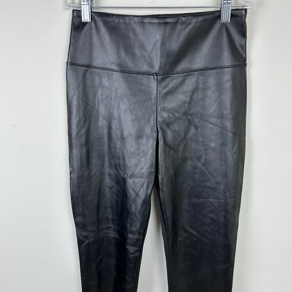 Leggings Victoria Sport by Victoria's Secret frente de couro sintético tamanho: P - Imagem 3 de 4