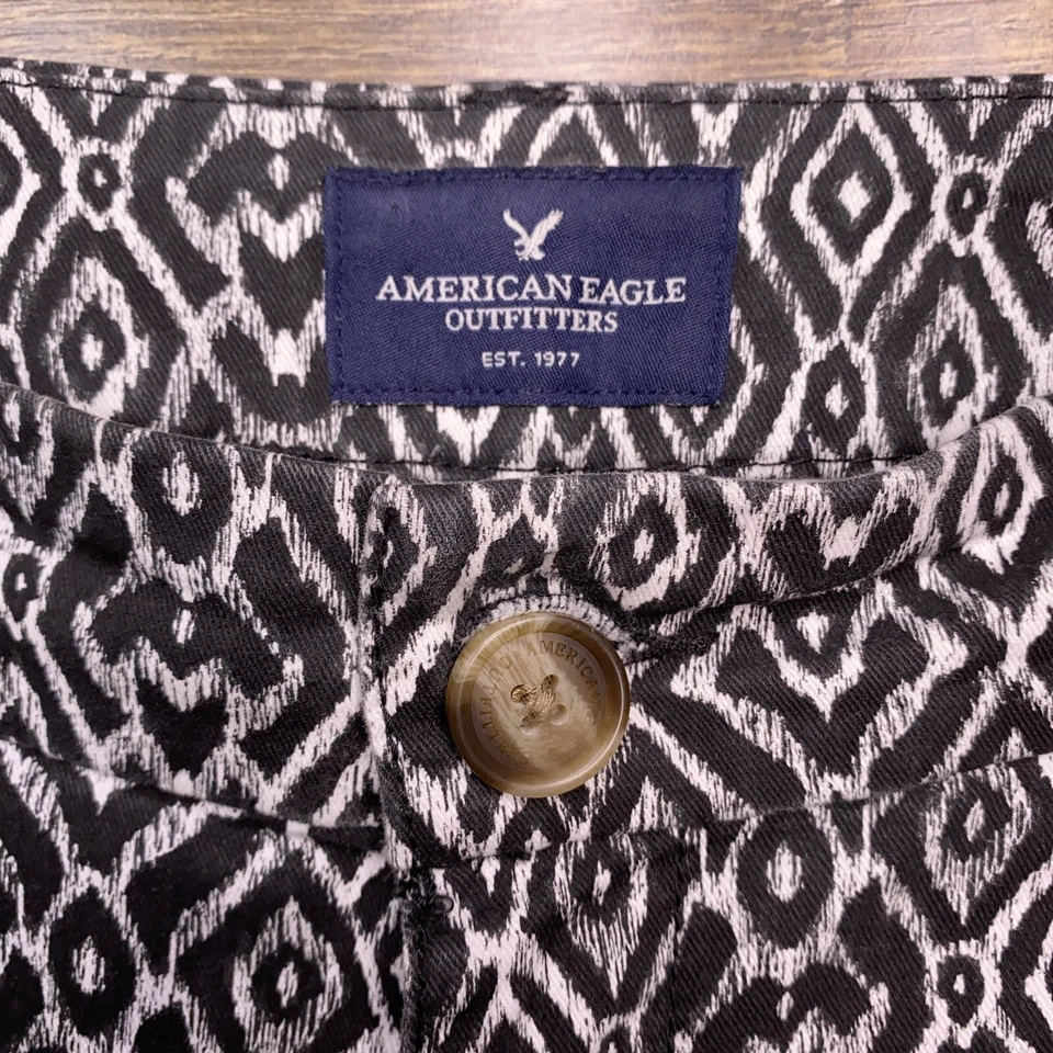 Pantalón corto American Eagle midi elástico para mujer 8 negro Foto 3 de 4