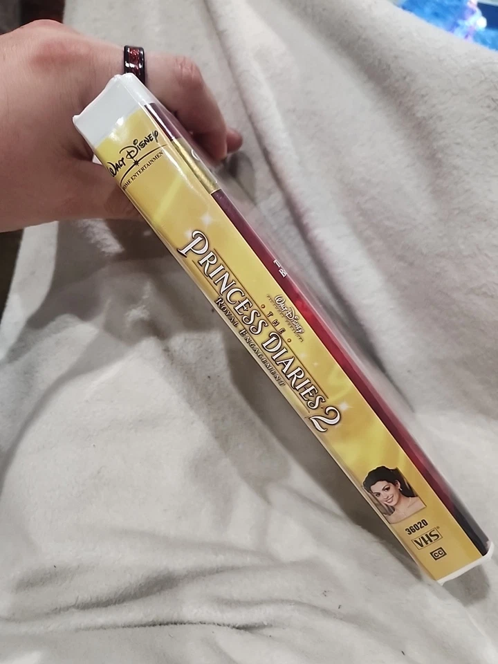 The Princess Diaries 2: Royal Engagement (VHS, 2004) Works Anne Hathaway Disney - Image 3 of 4