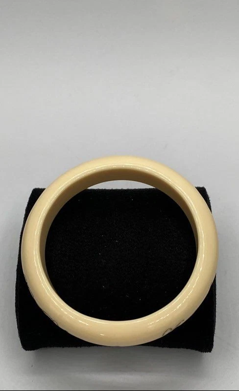 Brazalete Ted Baker Crema Acrílico "Brazo Caramelo" 26.0g Foto 4 de 4