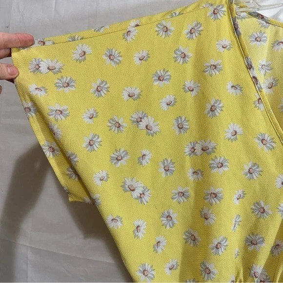 Lily White Womens Yellow Floral V-Neck Batwing Sleeve Blouse - Image 3 of 4