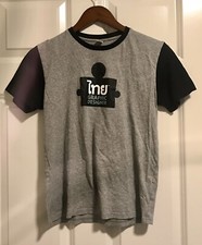 Uniqlo Small Sleeve Grey Graphic Size Small
