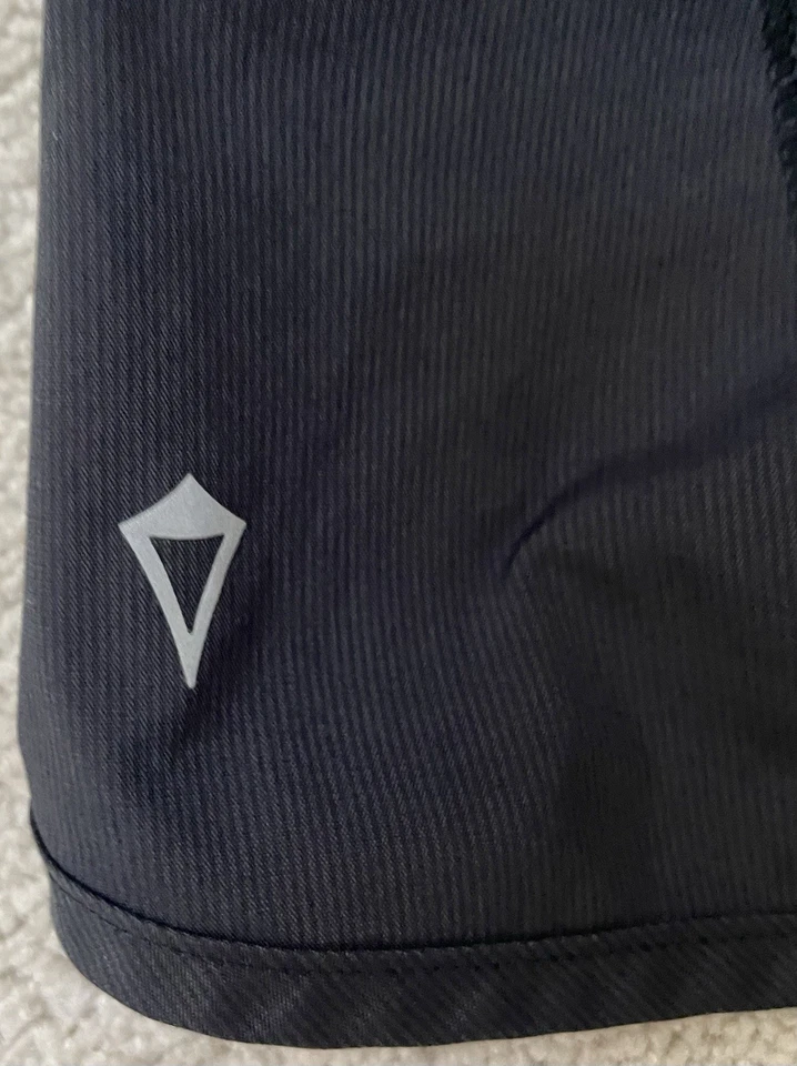 Pantalones cortos negros Ivivva by Lululemon para niñas 12 Foto 4 de 4