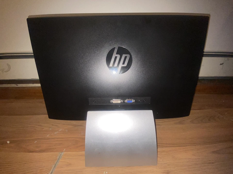 HP Pavilion 20xi 20" HD+ LED LCD Monitor INCLUDES VGA ( Video Graphics Array ) - Image 3 of 4