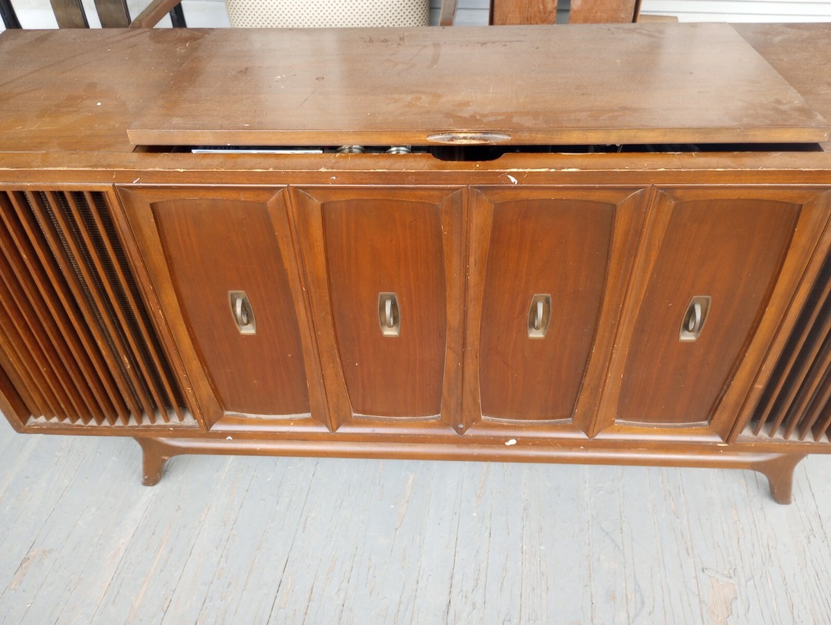 Vintage 1966 ZENITH MN2608 Stereo Console Credenza Record Player